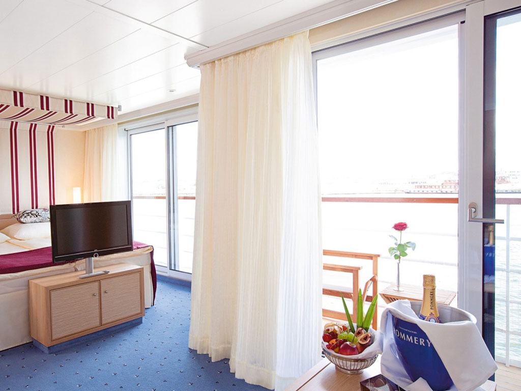 A-ROSA FLORA - Suite mit Balkon