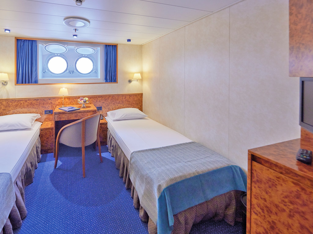 MS Hamburg - Außenkabine mit Bullauge (nicht zu öffnen) oder Fenster (nicht zu öffnen)