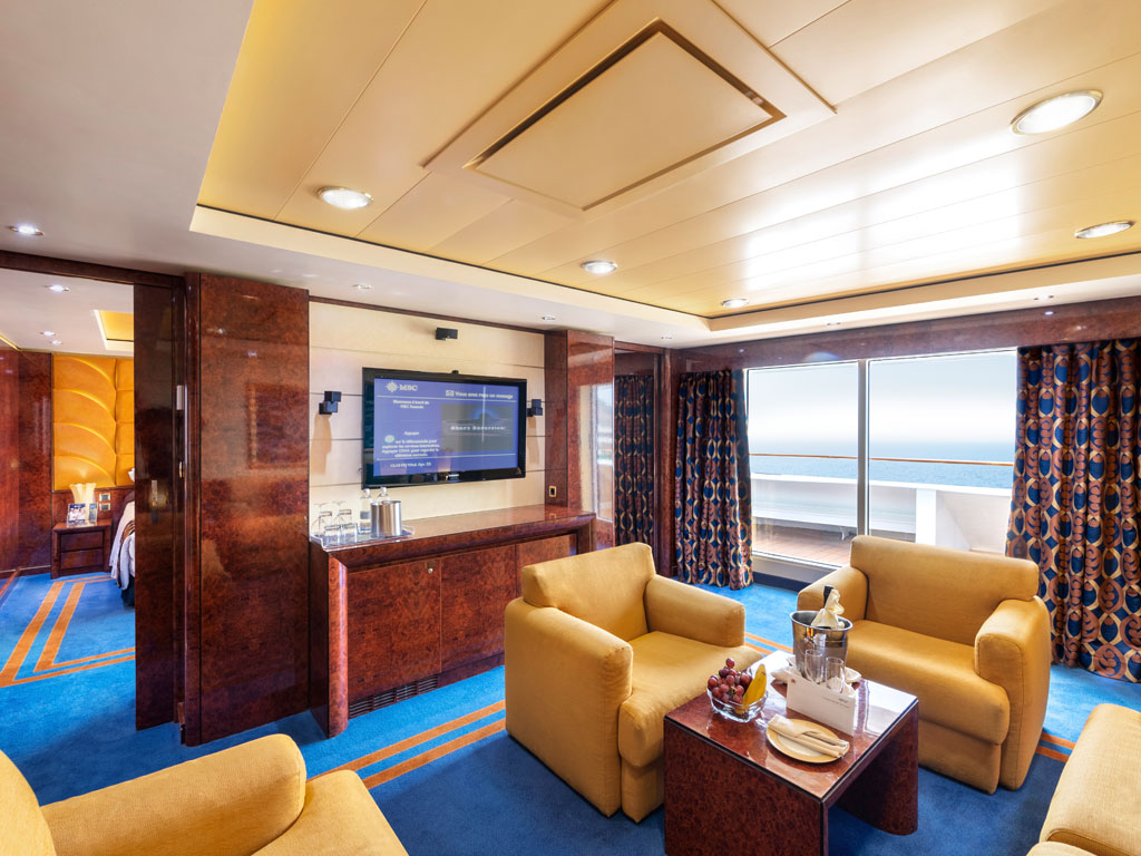 MSC Fantasia - Yacht Club Executive & Family Suite mit Panoramafenster (nicht zu öffnen)