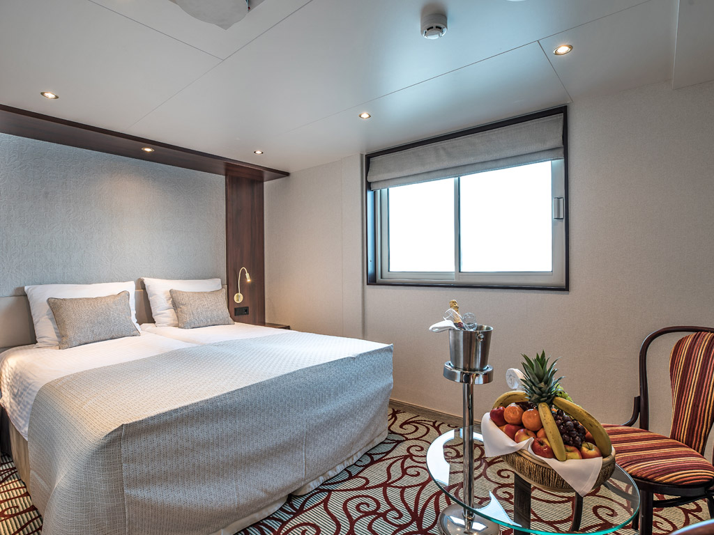 MS Swiss Crystal - Mini Suite mit Fenster (zu öffnen)