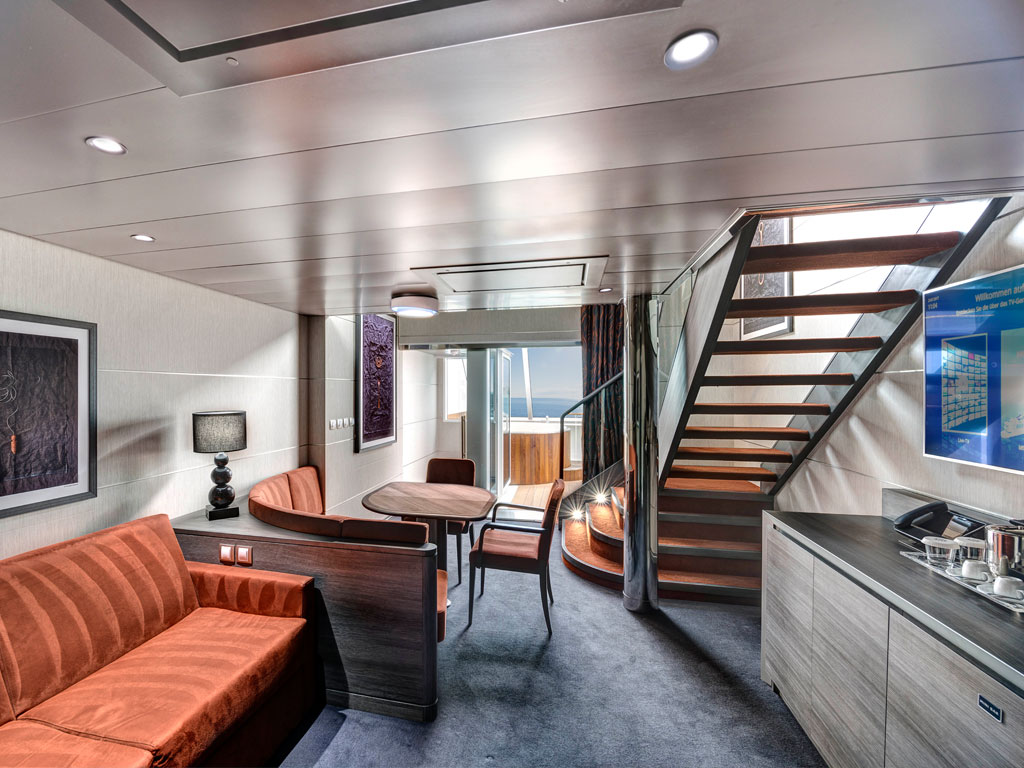 msc yacht club maisonette suite mit whirlpool virtuosa