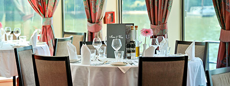 Restaurant an Bord der MS Dutch Grace