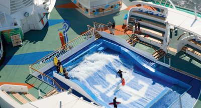 Surfsimulator an Bord der Freedom of the Seas