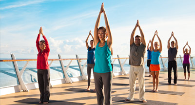 Yoga an Deck der Symphony of the Seas