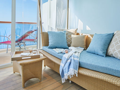 Junior Suite mit Lounge auf der AIDAcosma
