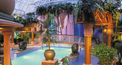 Überdachter Pool auf der Brilliance of the Seas