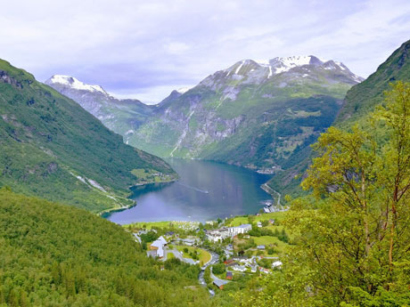 Blick auf den Geiranger Fjord