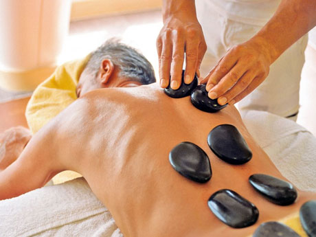 Hot Stone Massage im Spa