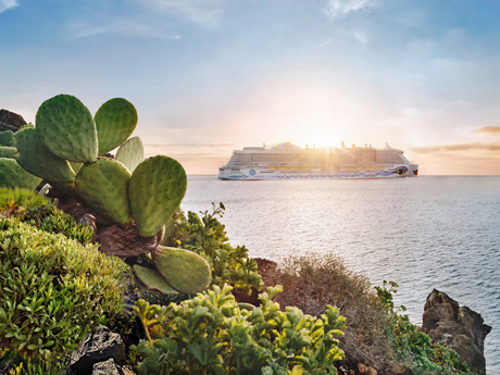 AIDA Schiff vor Kanarischer Insel