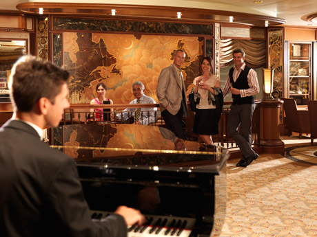 Piano Bar auf klassischem Schiff
