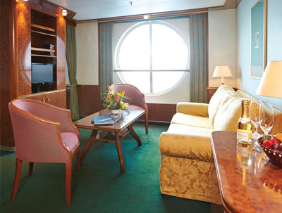 Suite mit Fenster an Bord der MS Hamburg