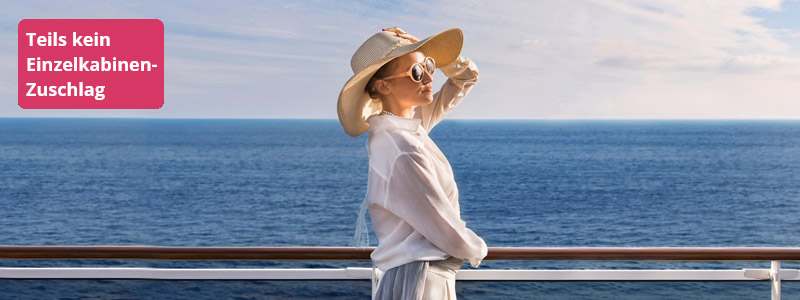 Frau an der Reling von MSC Schiff