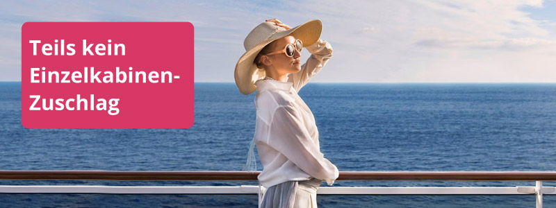 Frau an der Reling von MSC Schiff