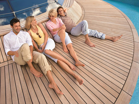 Auf dem Pooldeck der Diva